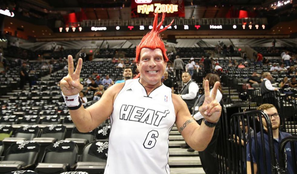 Los Heat, liderados por LeBron James, ganaron en San Antonio en el segundo partidos de las Finales NBA para poner el 1-1 en la serie.