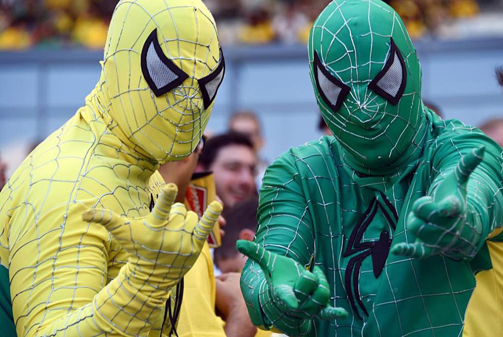 En Brasil tambin hay devocin hacia Spiderman. Lo demostraron estos aficionados, ataviados con los colores de la bandera brasilea.