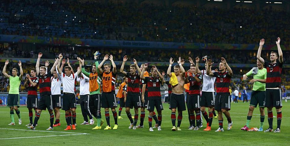 Los jugadores germanos celebran el histrico resultado.