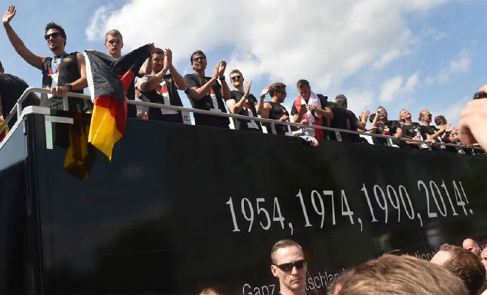 Enjoy the best images of the Germany team celebrating at Brandenburg Gate in Berlin.