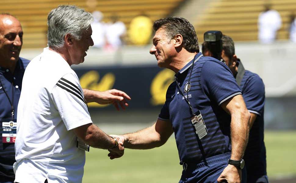 Ancelotti y Mazzarri se saludan