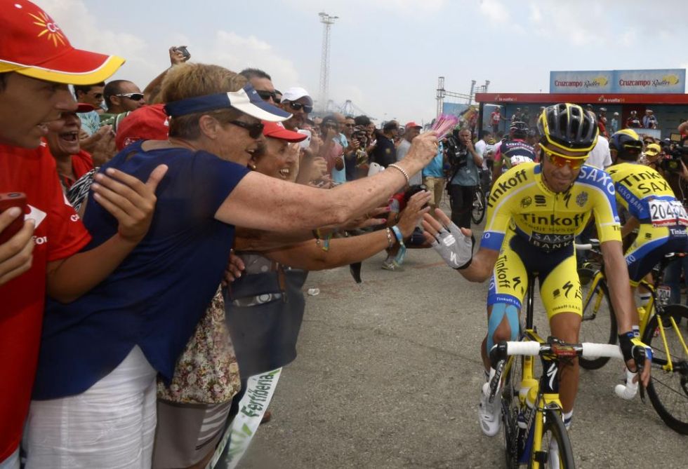 Alberto Contador se resinti de su rodilla, la misma que le hizo abandonar el Tour, pero, por suerte, sin demasiadas consecuencias.