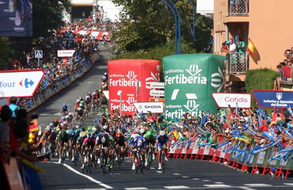 Ambientazo por todo lo alto en San Fernando para ver el desenlance de la segunda etapa de esta apasionante Vuelta a Espaa.