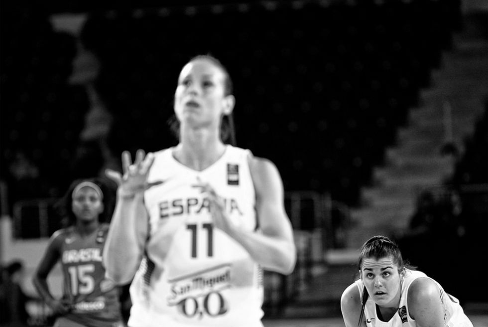 La seleccin espaola de baloncesto, que antes del Mundial <strong><a href=https://www.marca.com/albumes/2014/09/25/espana_mundial_baloncesto_femenino/>mostraron su lado artstico</a></strong> y <strong><a href=https://www.marca.com/2014/09/25/baloncesto/seleccion/1411628031.html>destacaron como modelos de altura</a></strong>, <strong><a href=https://www.marca.com/2014/09/28/baloncesto/seleccion/1411936683.html>ganaron a Brasil en la Copa del Mundo de Turqua</a></strong> en un partido que repasamos en blanco y negro.