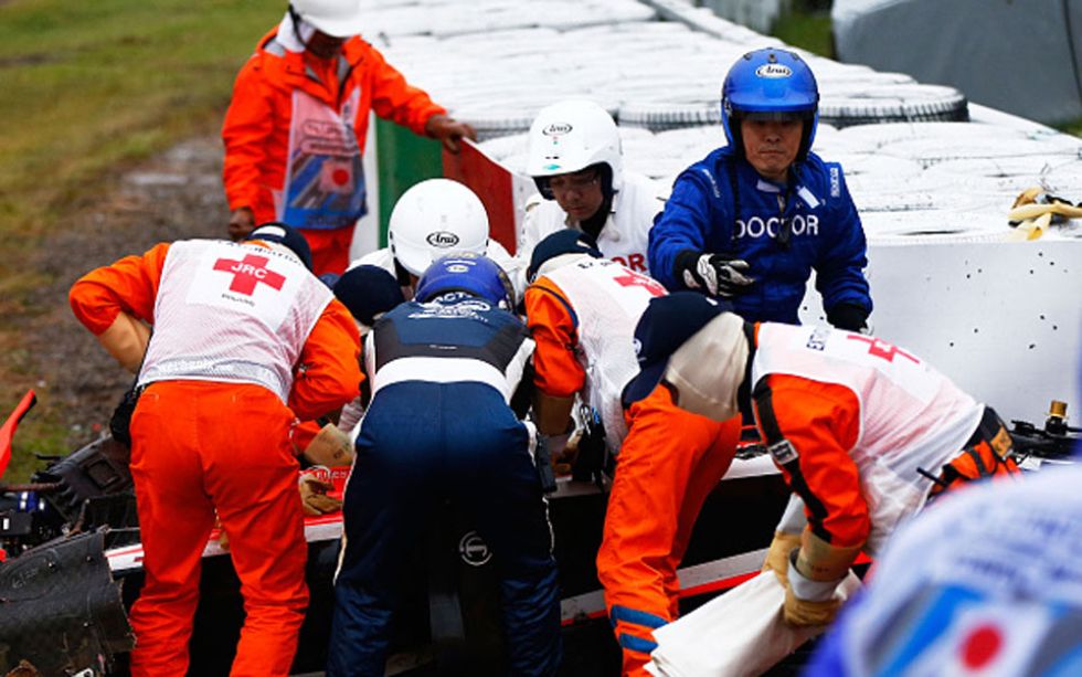 El Gran Premio de Japn tuvo que ser suspendido a siete vueltas del final tras el grave accidente sufrido por Jules Bianchi. El piloto francs de Marussia se estrell contra la gra que retiraba el coche accidentado de Adrin Sutil