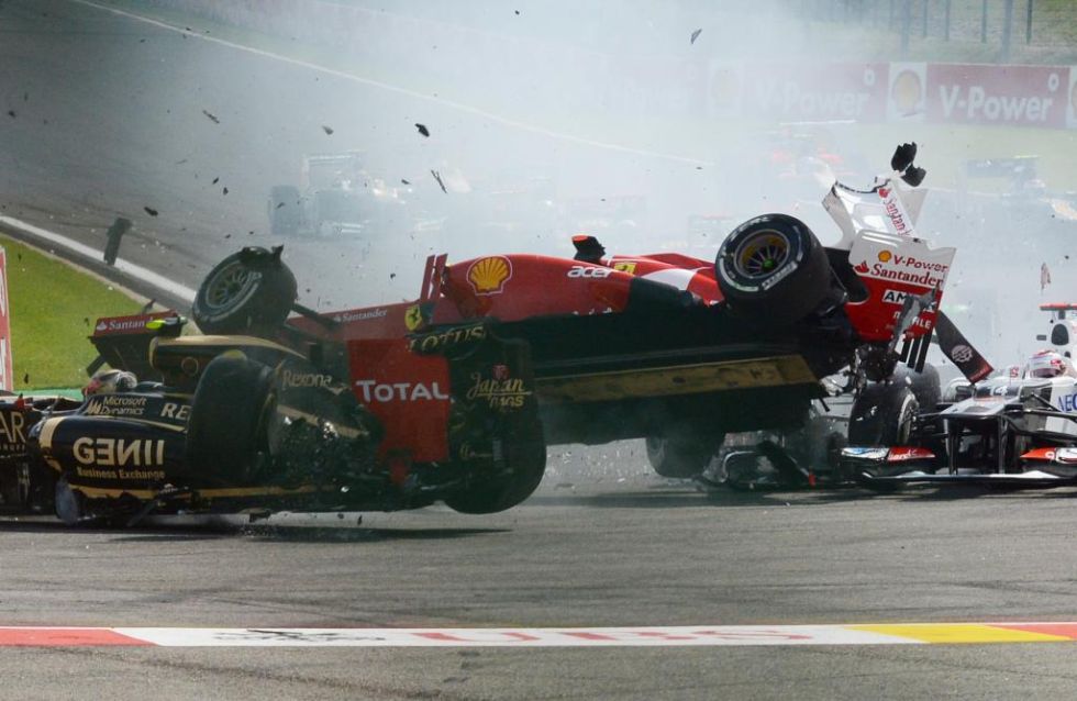 Grosjean provoc en Spa en 2012 un accidente en el que su coche acab cayendo encima del Ferrari de Alonso. Por suerte, sali ileso.