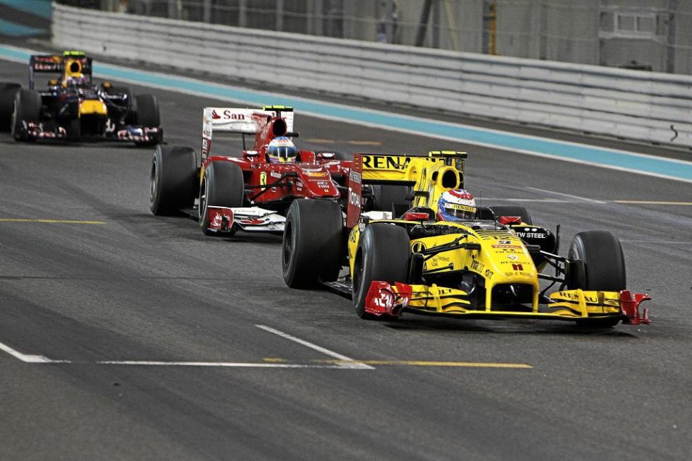 Alonso tuvo en las manos ganar el Mundial en su primer ao en Ferrari, pero una penosa estrategia del equipo le dio el ttulo a Vettel.
