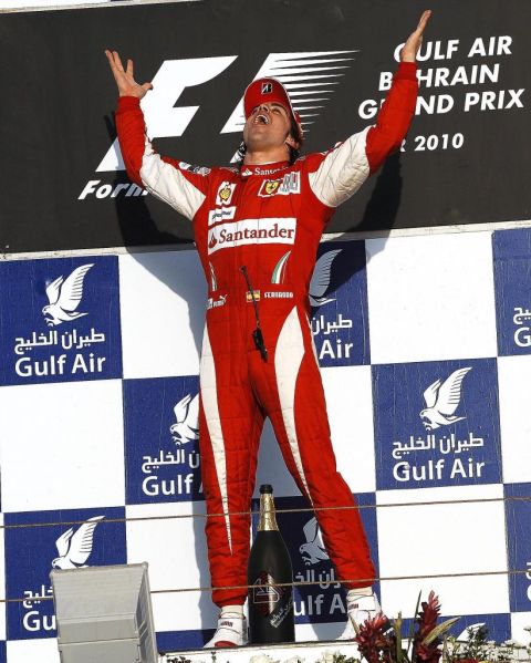 Alonso se estren en Ferrari con una victoria en Bahrin, cumpliendo un sueo que transform en alegra desbordada en el podio.