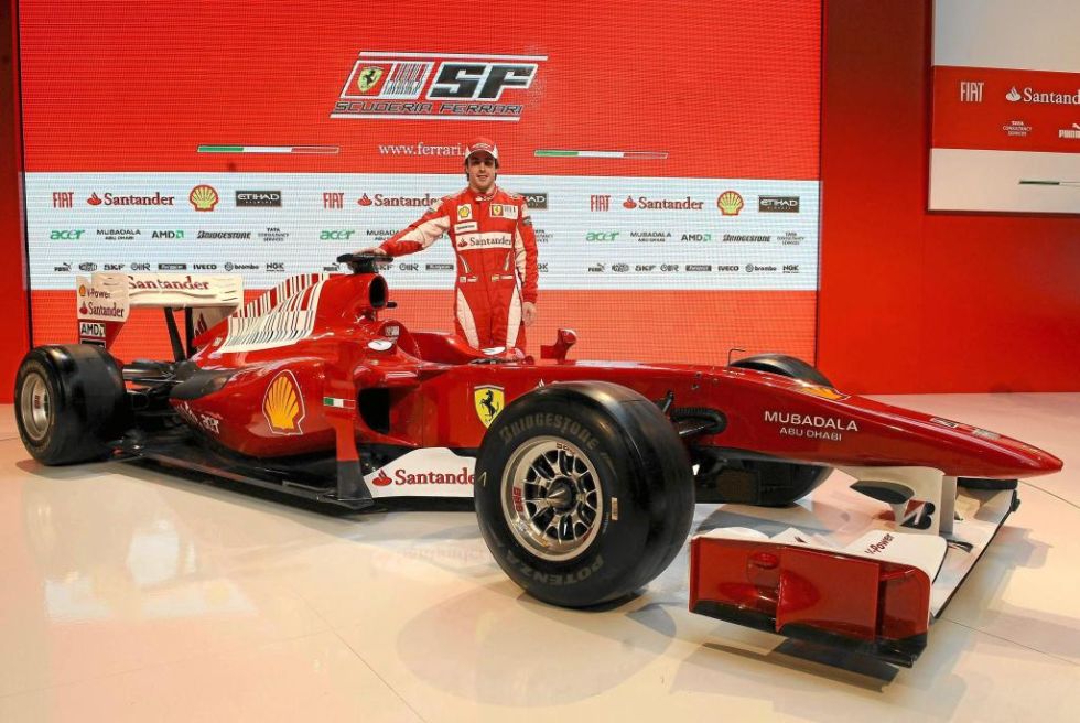 Alonso cumpli su sueo de ser piloto de Ferrari y visti por primera vez los colores en la presentacin oficial de la escudera italiana.