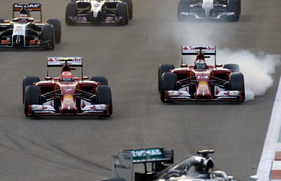 Alonso clava los frenos en una maniobra de la carrera.