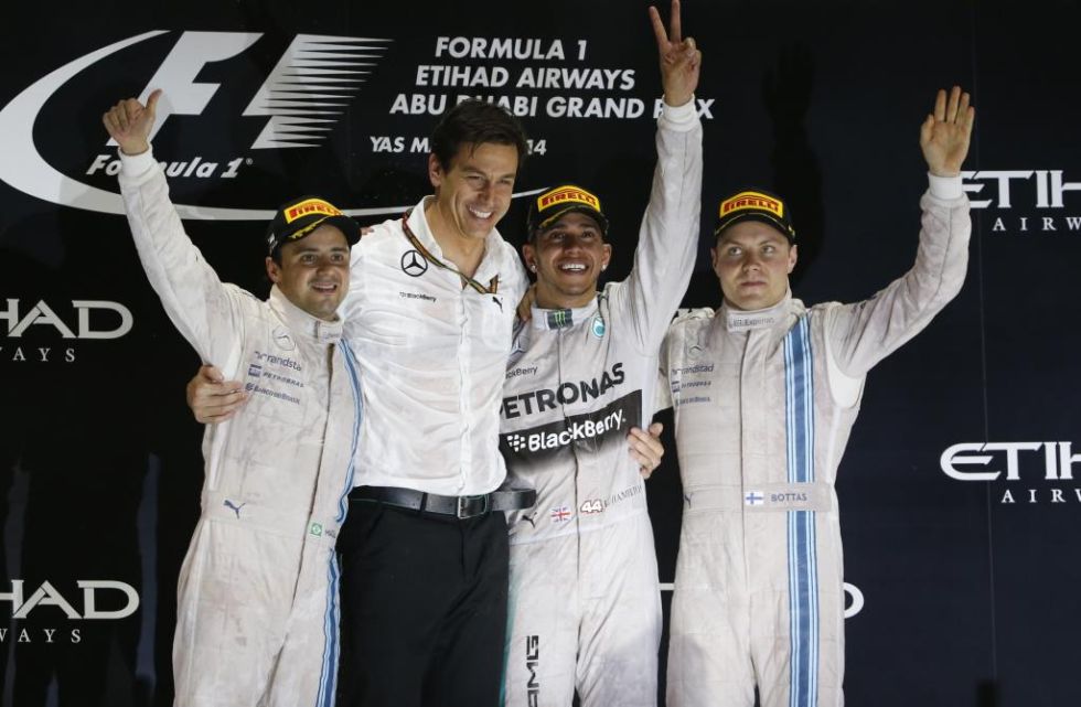 Massa, Toto Wolff, Hamilton y Bottas en el podio de Abu Dabi.