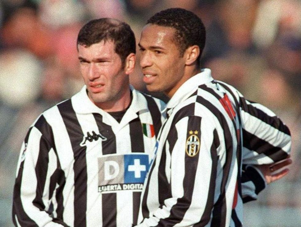 Henry junto a Zidane, en un partido de la Juve