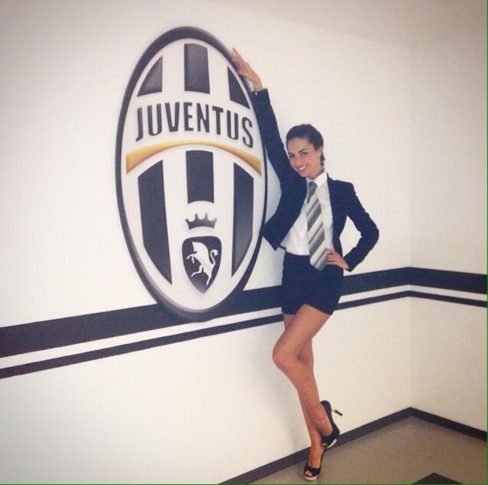 Nacida en Len, hace 14 aos que emigr a Italia para convertirse en una estrella. Despus de seis aos al frente de un programa deportivo en la RAI, ahora es la presentadora de la televisin oficial de la Juventus.