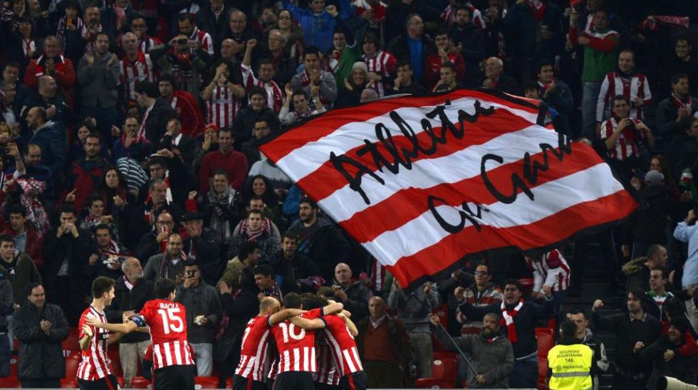 El Athletic celebra junto a su aficin la tercera plaza que les da derecho a la Europa League