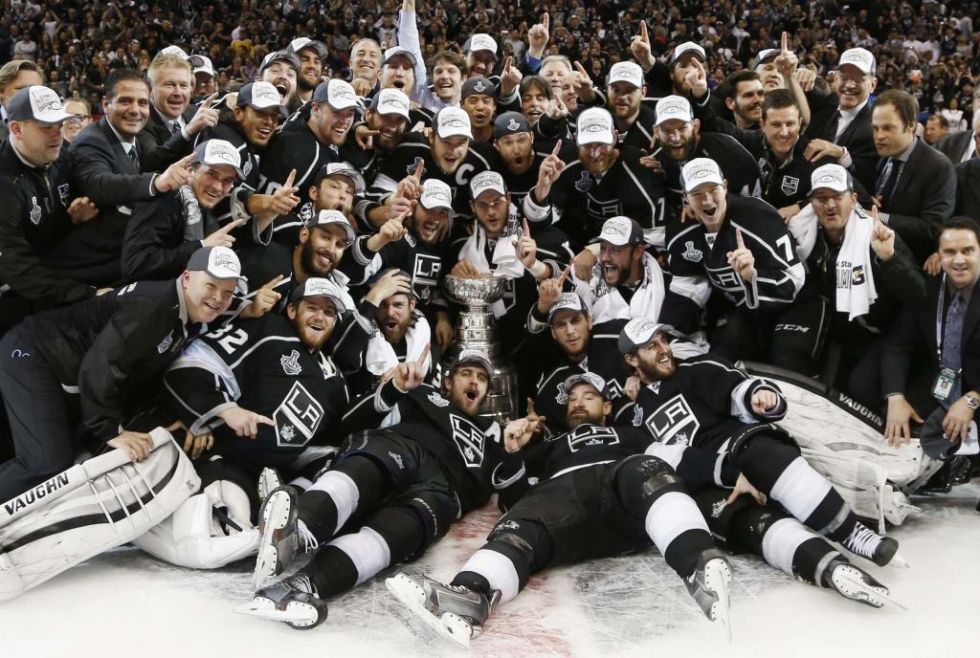 Los Angeles Kings celebran su victoria en la Stanley Cup.