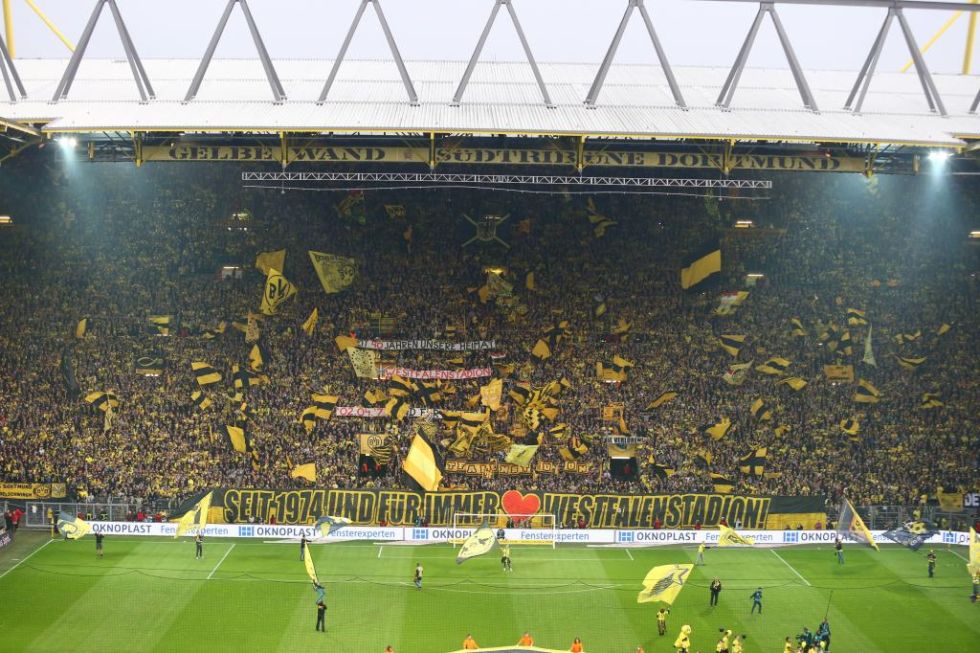 La web Underground Football ha elaborado un rnking con los diez estadios ms llenos del mundo. En primer lugar se sita el Signal Iduna Park, estadio del Borussia Dortmund, con una asistencia media de 80.434 espectadores esta temporada.