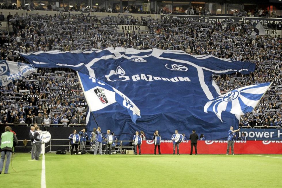 La web Underground Football ha elaborado un rnking con los diez estadios ms llenos del mundo. En sexto lugar se sita el Veltins Arena, estadio del Schalke, con una asistencia media de 61.392 espectadores esta temporada.