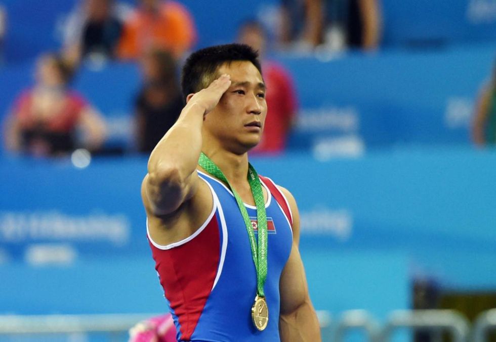 El norcoreano Ri Se Gwang, medalla de oro en el Mundial, lo celebr con el saludo militar.