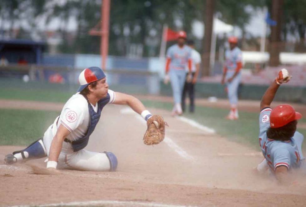 Gary Carter jug 11 temporadas con los Expos desde 1974. Fue traspasado a los Mets, donde gan unas World Series y regres en 1992 con 38 aos para su ltima temporada de una carrera que le llev al Hall of Fame