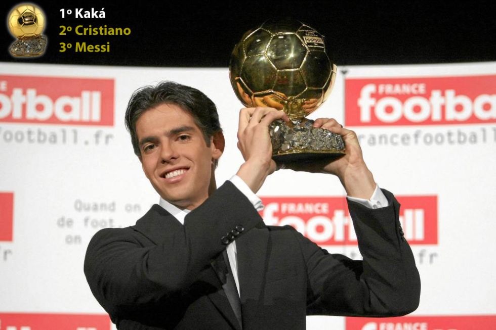 <strong> Kaká se hizo con el cetro del fútbol Mundial, hecho que le hizo fichar por el Real Madrid, y después no volvió a ser el mismo. Cristiano y Messi quedaron a la cola del brasileño, preparados para acaparar el premio en las siguientes 7 ediciones. </strong>
