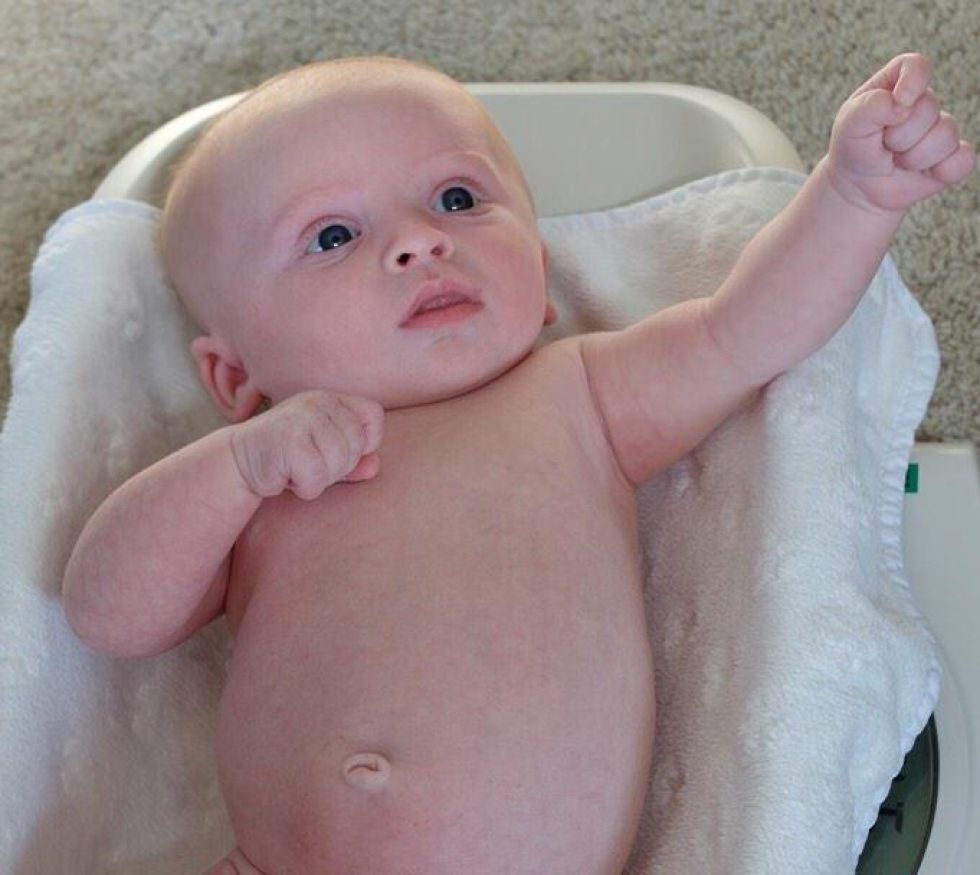 Usain Bolt colg en su cuenta de Twitter fotos de bebs haciendo su gesto caracterstico.