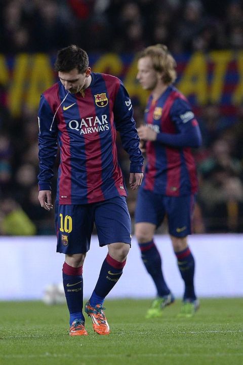 Messi, como ya le sucediera en muchos partidos de la temporada pasada, volvi a tener arcadas que le obligaron a tomar aire durante algn instante.