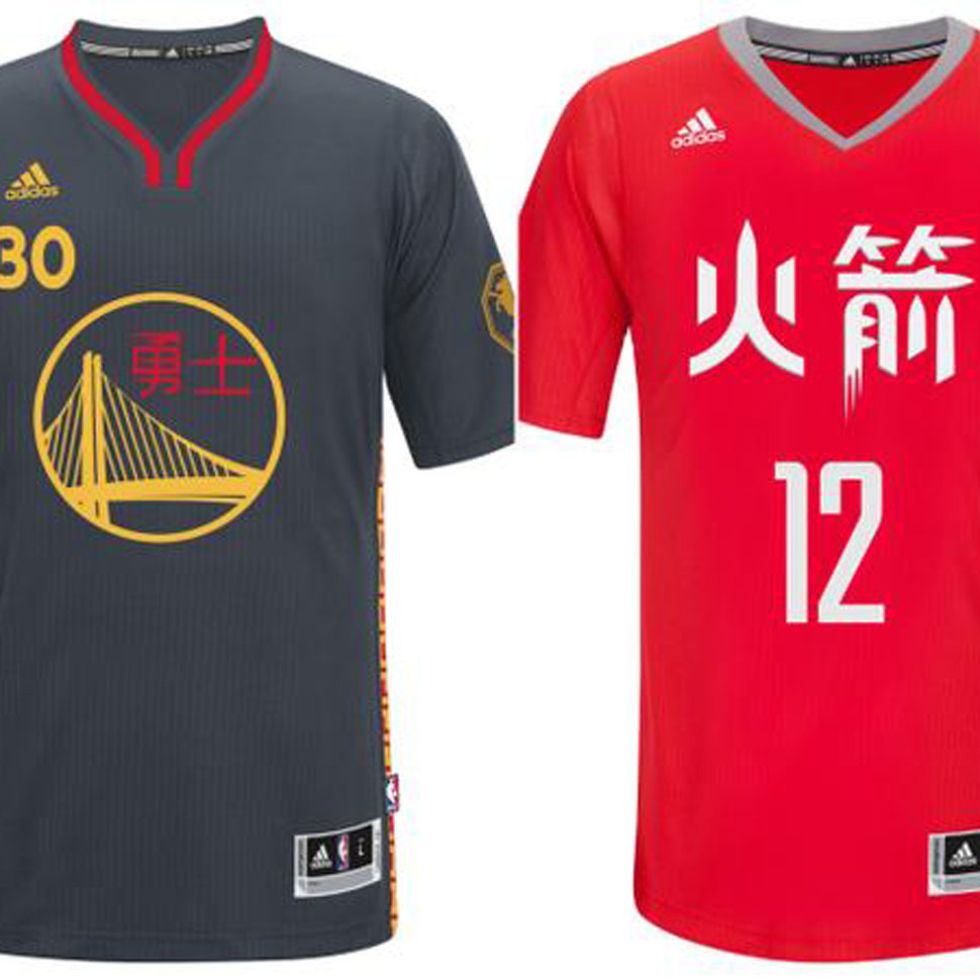 La NBA quiere recuperar a<strong><a href=https://www.marca.com/2014/03/06/baloncesto/nba/noticias/1394099706.html> Yao Ming</a></strong> de la mano de los <strong><a href=https://www.marca.com/tag/Houston_Rockets/>Rockets</a></strong>... y los<strong><a href=https://www.marca.com/tag/Golden_State_Warriors/> Warriors</a></strong>. Ambos equipos han desvelado sus uniformes especiales para celebrar el ao nuevo chino.