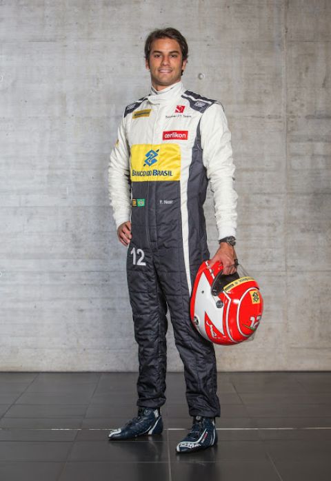 Sauber present su monoplaza para la temporada 2015, en el que destacan sus nuevos colores, dando paso al azul y amarillo.