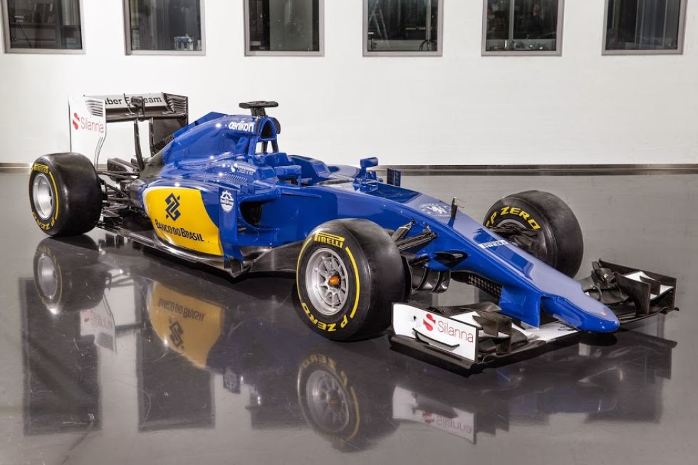 Sauber present su monoplaza para la temporada 2015, en el que destacan sus nuevos colores, dando paso al azul y amarillo.