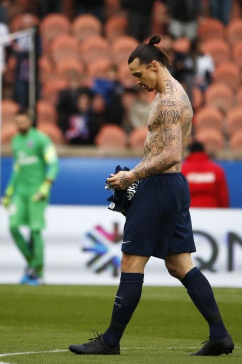 Zlatan Ibrahimovic marc en el minuto 2 ante el Caen y sorprendi al ensear al mundo todos los tatuajes que tiene dibujados en su cuerpo.