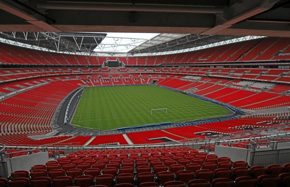 <strong>8.Wembley</strong>: Con una capacidad de 90.000 espectadores, el estadio de Wembley podra acoger 25.000 autobuses de 2 pisos.