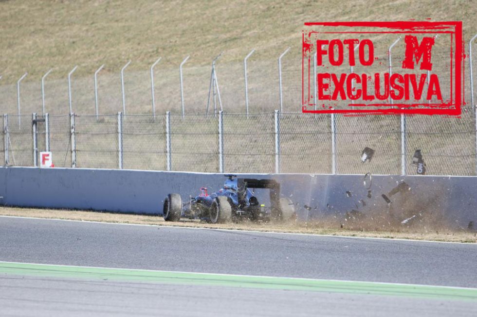 Check out an exclusive sequence of images of Fernando Alonso's crash in Montmel.
