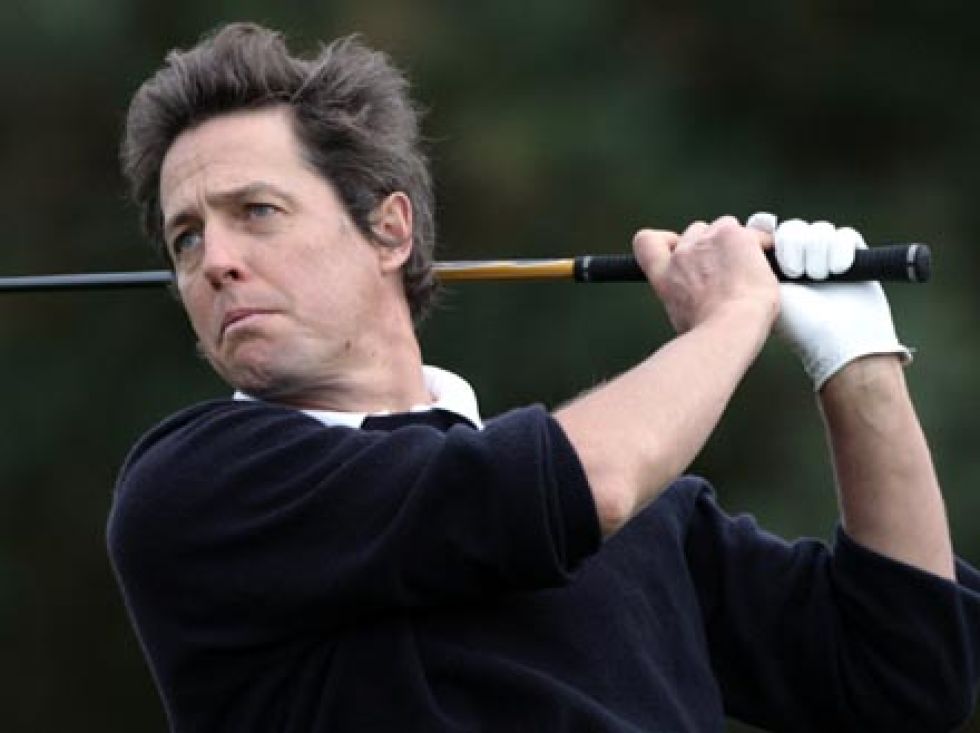 El actor ingls, practicando el golf