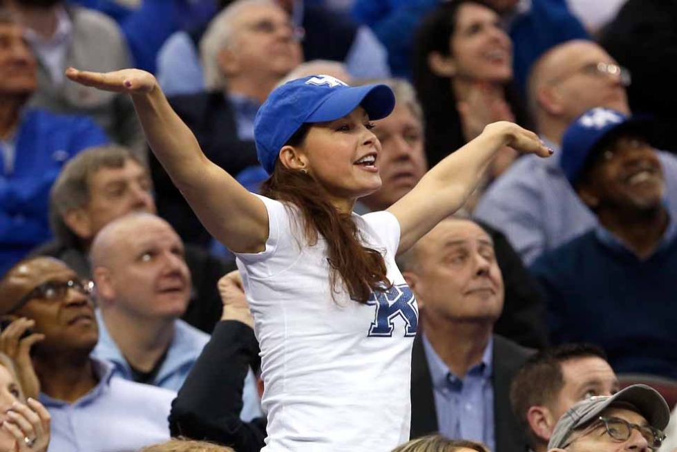 La <a href=https://www.marca.com/2015/03/29/baloncesto/nba/noticias/1427624591.html><strong>acosada Ashely Judd</strong></a> vio <a href=https://www.marca.com/2015/04/05/baloncesto/nba/noticias/1428211893.html><strong>perder a su adorada Kentucky</strong></a> y Olivia Munn <a href=https://www.marca.com/2015/04/05/baloncesto/nba/noticias/1428211893.html><strong>celebr la gesta</strong></a> Badger. Su duelo ms 'loco'.