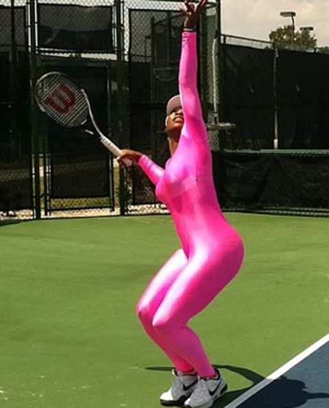 Serena, con el polmico mono rosa