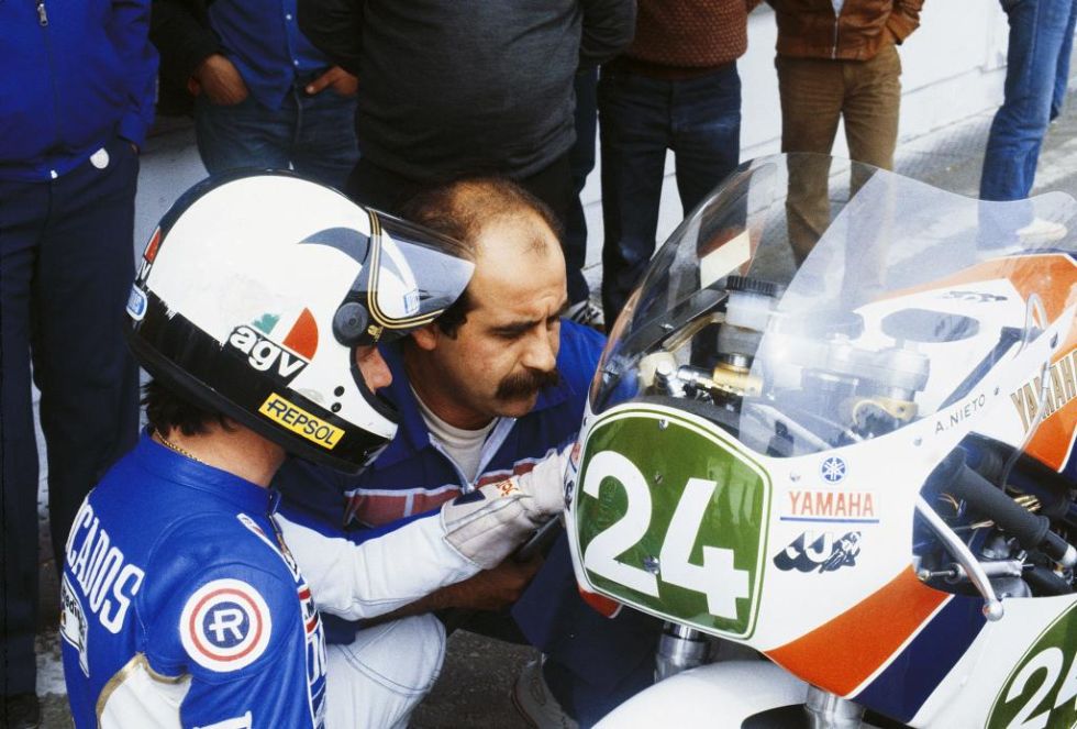 Repsol inaugura en Jerez la exposicin 'Leyendas del Motor 1969-2015. De ngel Nieto a Marc Mrquez'. La muestra, que consta de 50 imgenes y de cinco motos legendarias, rinde homenaje a los equipos y pilotos que han defendido los colores de Repsol en todo tipo de competiciones.