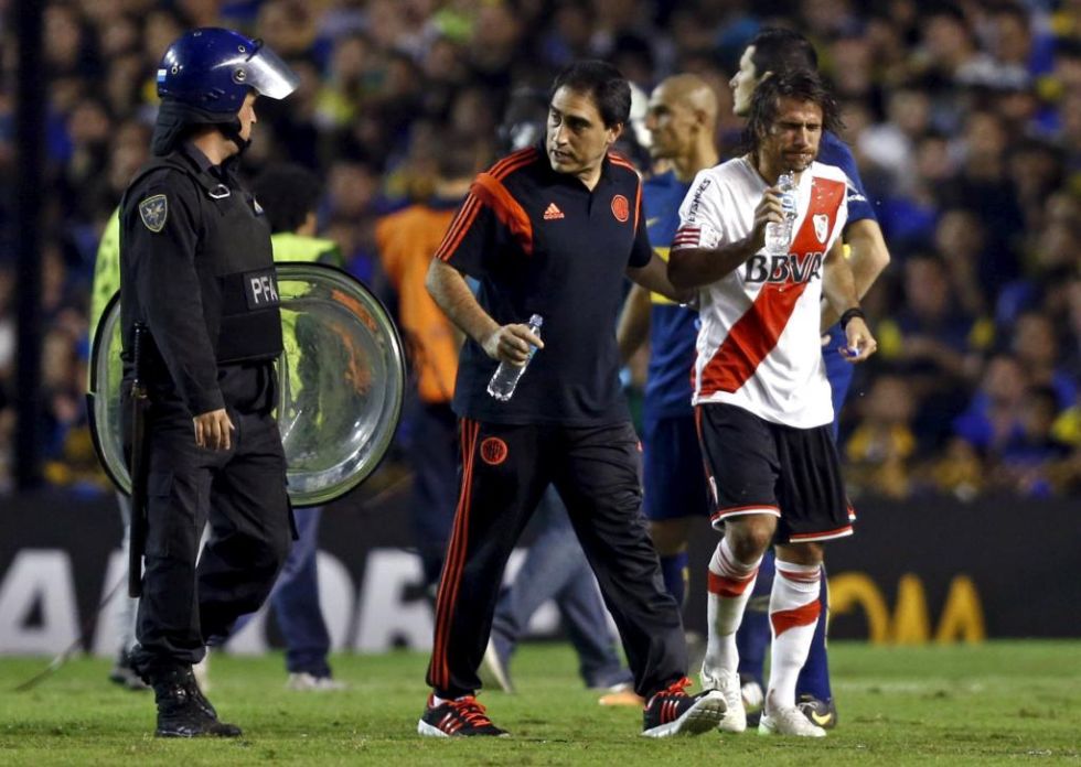 Jugadores de River Plate fueron atacados con gas pimienta en La Bombonera durante el partido de octavos de final de la Copa Libertadores.