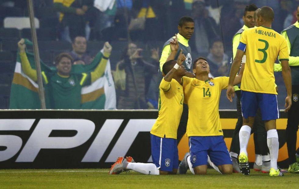 Thiago Silva celebra su gol ante Venezuela