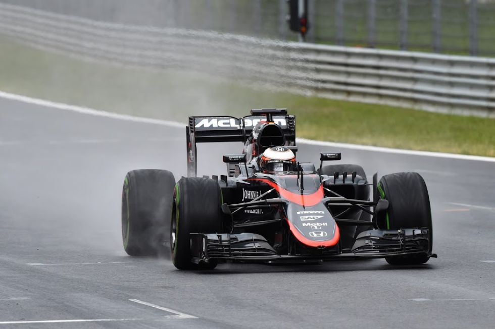 Stoffel Vandoorne puso en pista al McLaren.