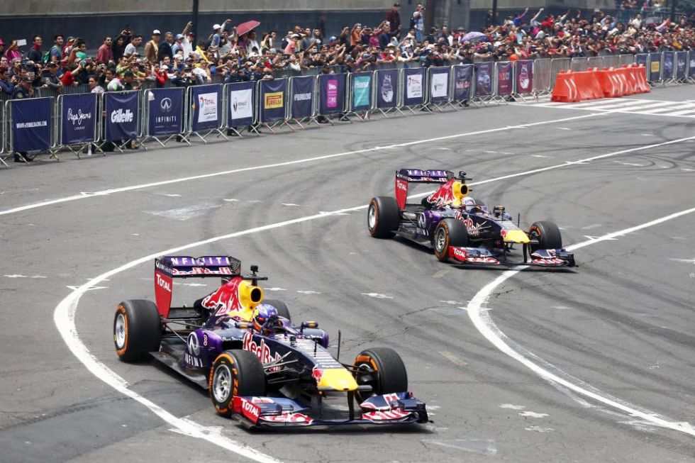 Sainz y Ricciardo, durante la exhibicin de Red Bull.