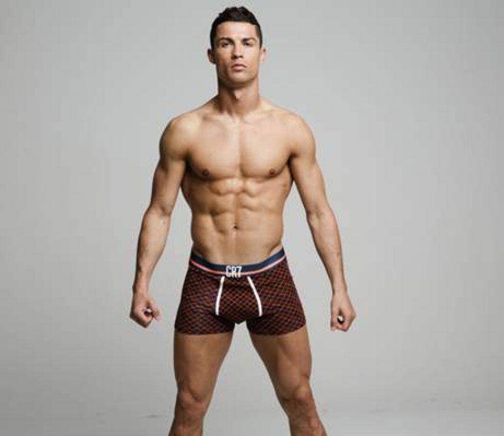 La campaa muestra a Cristiano Ronaldo con sus modelos de ropa interior favorita, mientras realiza algunos de sus movimientos ms caractersticos.