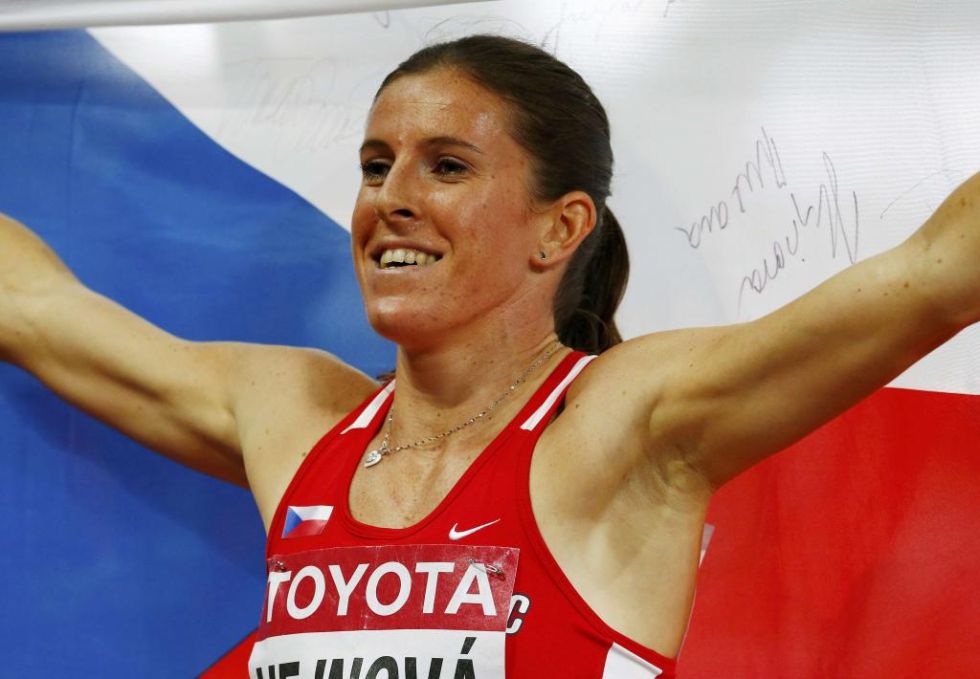 La checa Zuzana Hejnova se ha convertido en la primera atleta que revalida el oro en los 400 metros vallas.