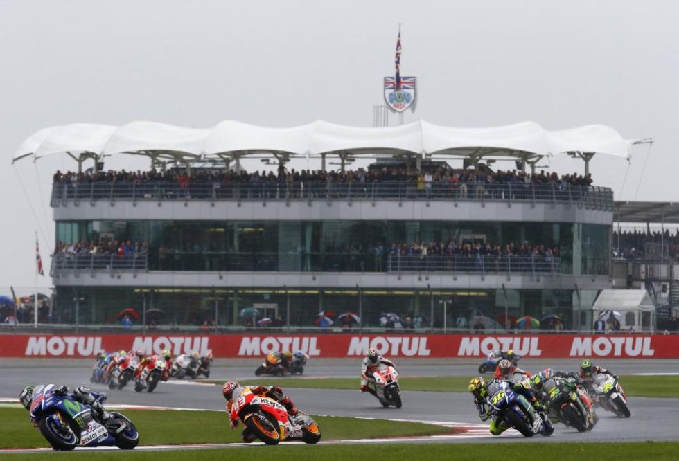 Los pilotos de MotoGP corrieron bajo la lluvia.