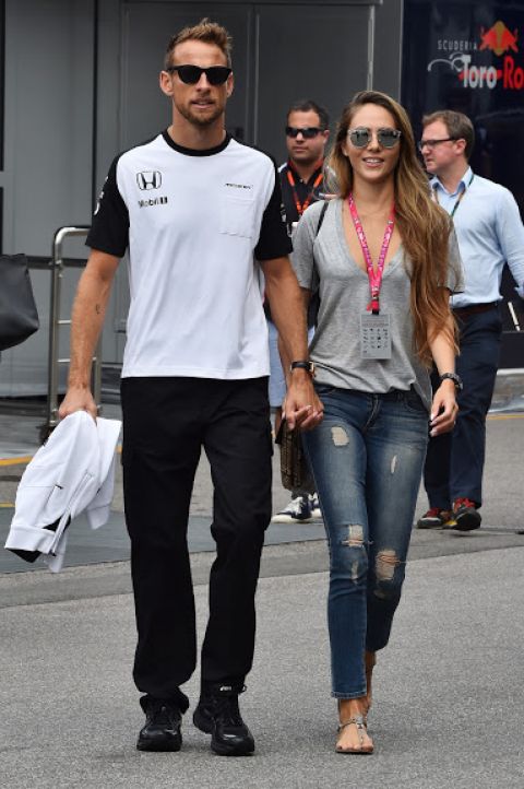 Jenson Button, con su pareja Jessica Michibata.