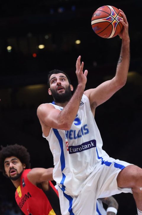 Yannis Bourousis, a punto de anotar en este Eurobasket