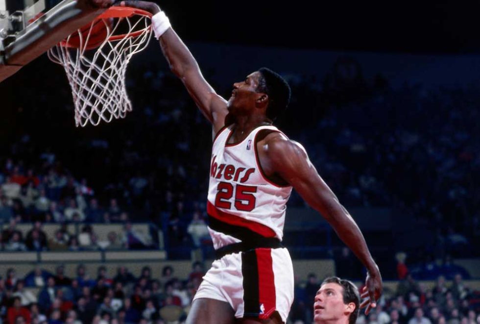Moses Malone is the 12th NBA legend to pass away in 2015. Like many others, Malone died from heart problems.