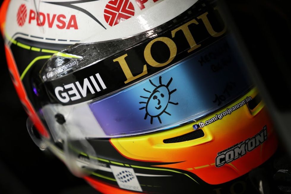 El casco de Romain Grosjean, con un sol pintado en la visera de su casco.