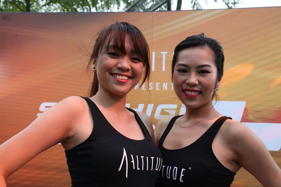 Dos guapas chicas de Singapur.