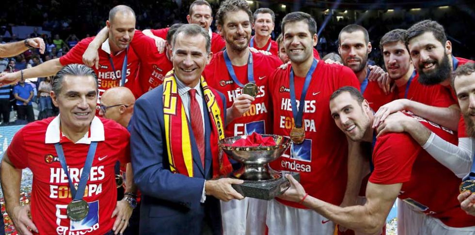 El xito tambin lleg a nivel nacional, con el ttulo en el Eurobasket que se celebr en su fase final en Francia
