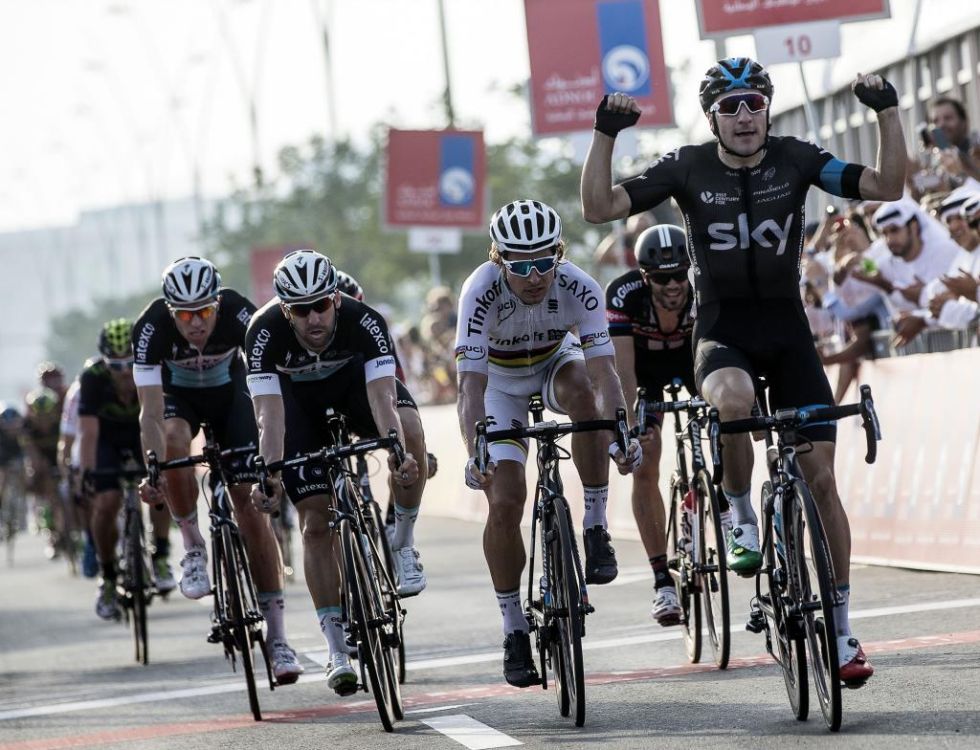 Elia Viviani logr� imponerse al sprint en la segunda etapa del Tour de Abu Dhabi y se convirti� adem�s en el nuevo l�der de la general.
